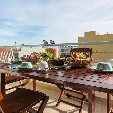 Nathaniel Athens Airport Apartment